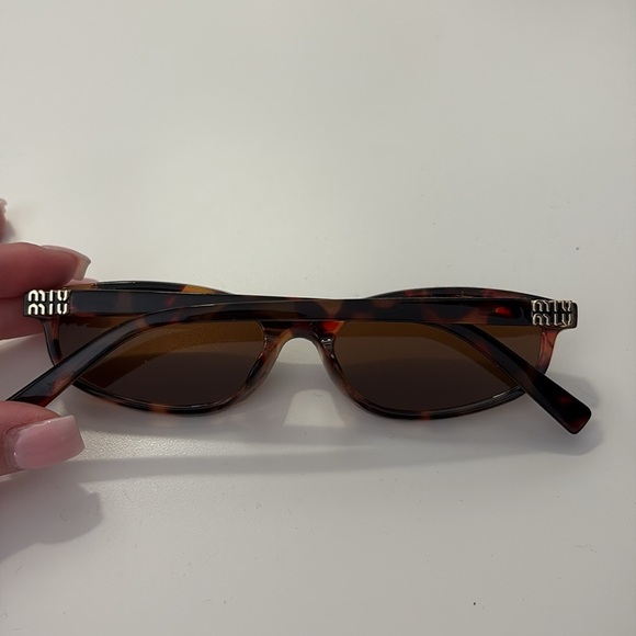 small frame tortoise shell sunglasses - Picture 2 of 3